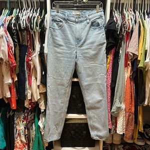 SOLD - Abercrombie & Fitch | 90’s Straight Ultra High Rise